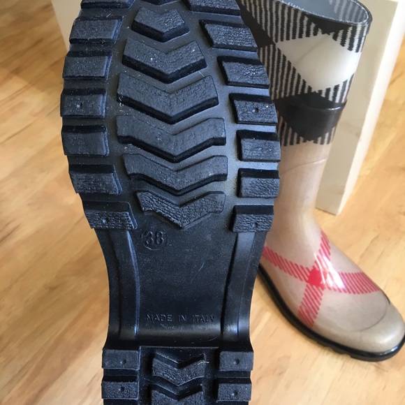 100% Authentic Burberry Rainboots - Picture 3 of 3